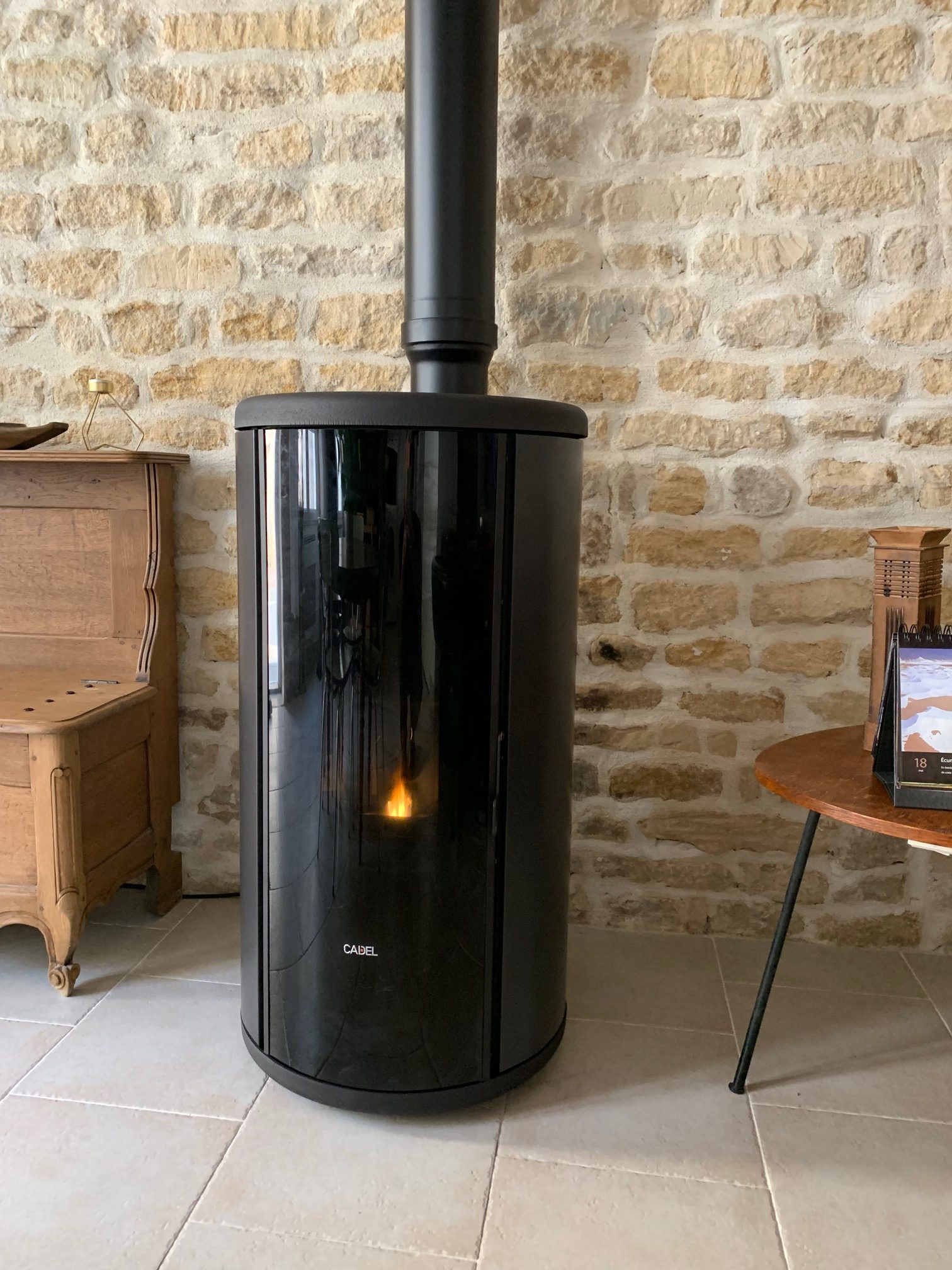 Poêle à bois foyer fonte 10 kW à Falaise par Ma Solution Habitat