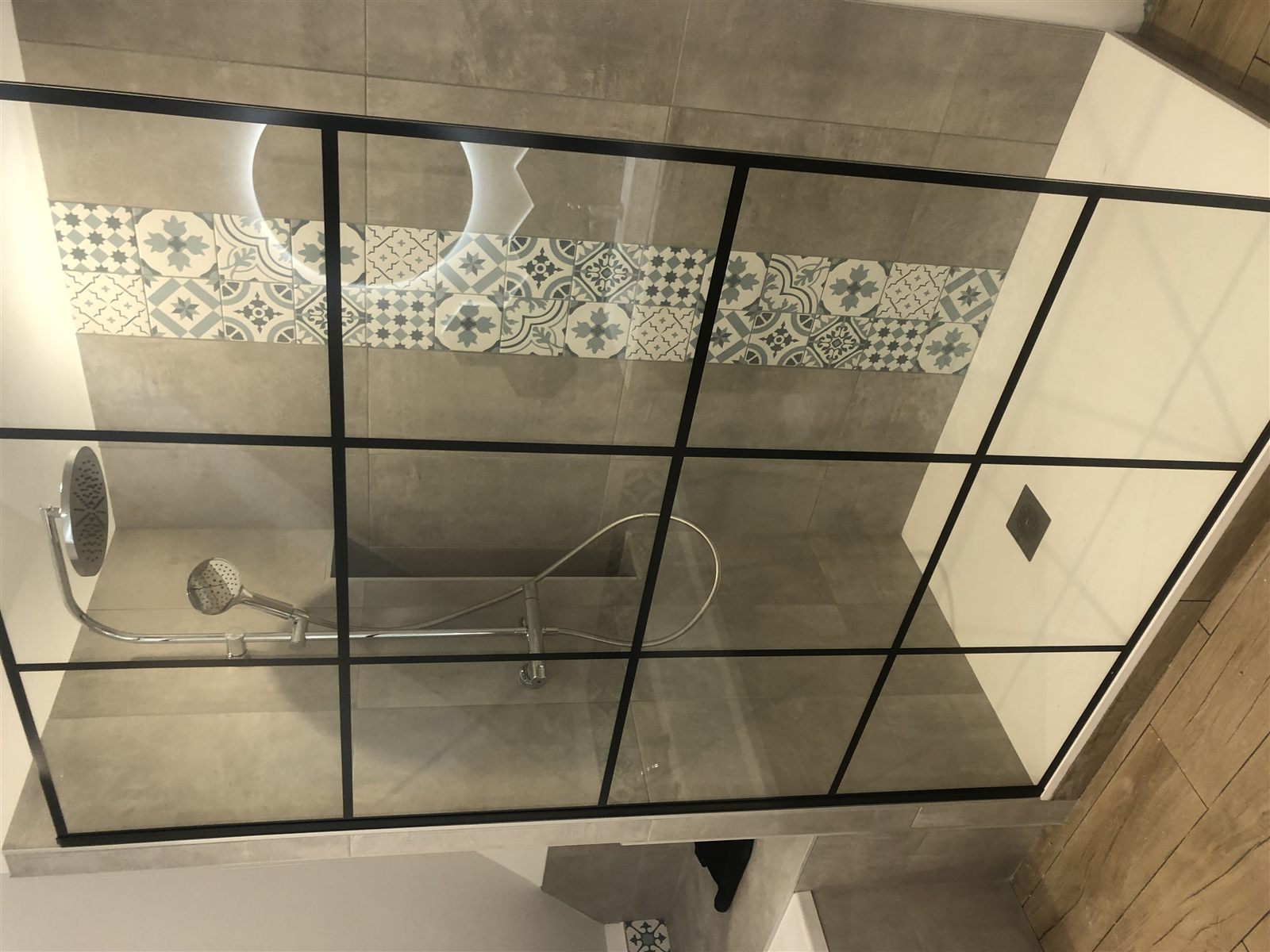Intervention de plomberie sur une douche par Ma Solution Habitat dans le Calvados